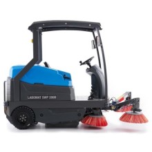 Binicili Akülü Yer Süpürme Makinası