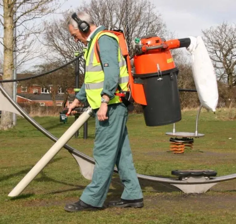 Sırt Tipi Yaprak Çöp Toplama Makinası -Overton HV-75